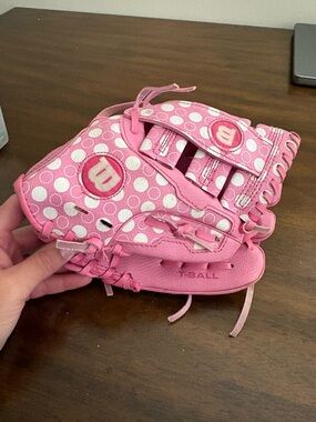 Wilson Girls T-ball Glove Pink Softball Baseball 9 1/2” Preowned Good